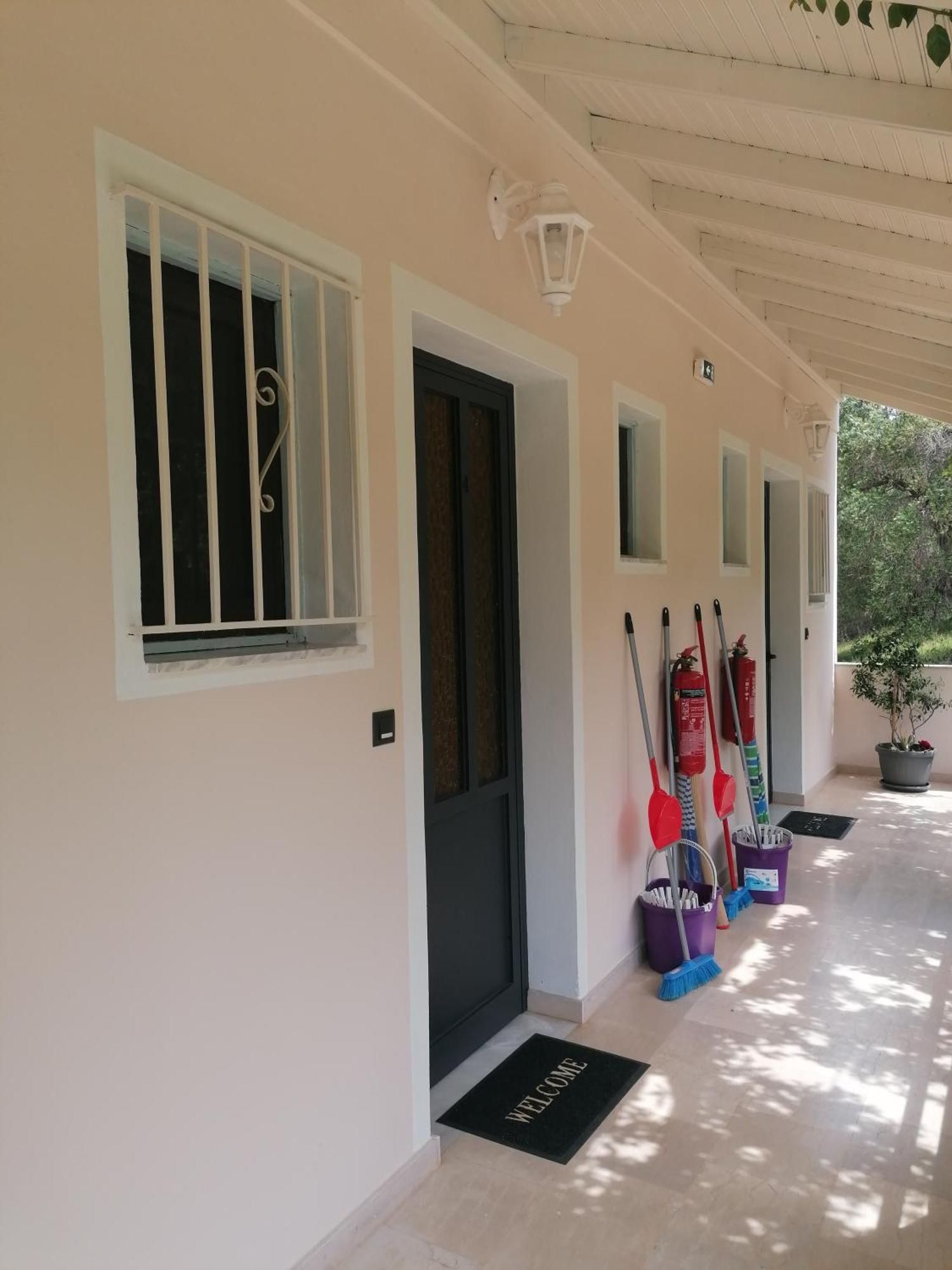 Makis Apartments Αρίλλας Εξωτερικό φωτογραφία